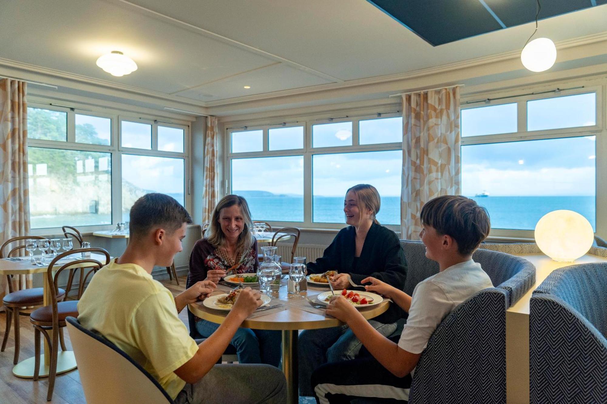 Hotel Morgat Le Grand Hotel De La Mer 卡松 外观 照片